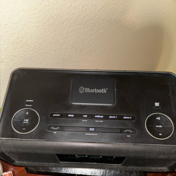 iHome IBN43BC Clock Radio - Picture 3 of 6